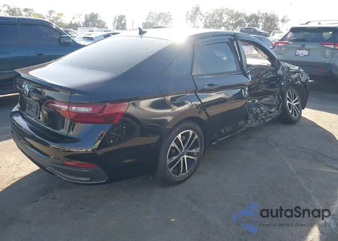 2024 Volkswagen Jetta 1.5T Sport z USA, uszkodzony, nr VIN 3VWBM7BU7RM033476